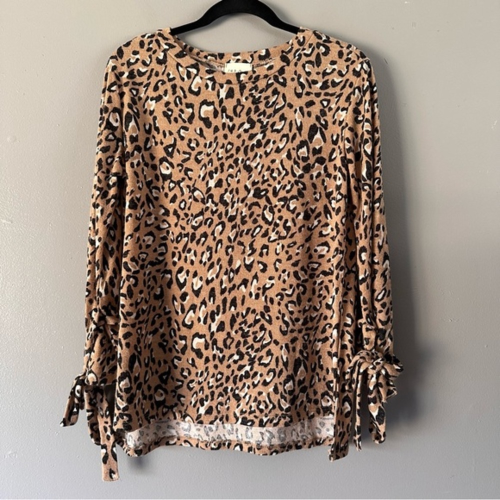 143 Story by Line Up Flare Sleeve with‎ Tie Detail Sweater | Leopard Print